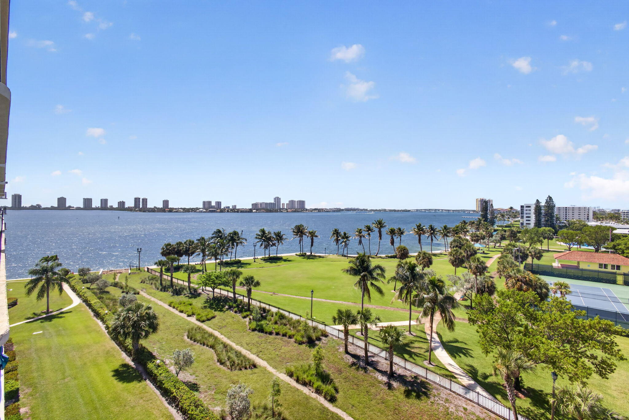 LAKE HARBOUR TOWERS CONDO - Residential