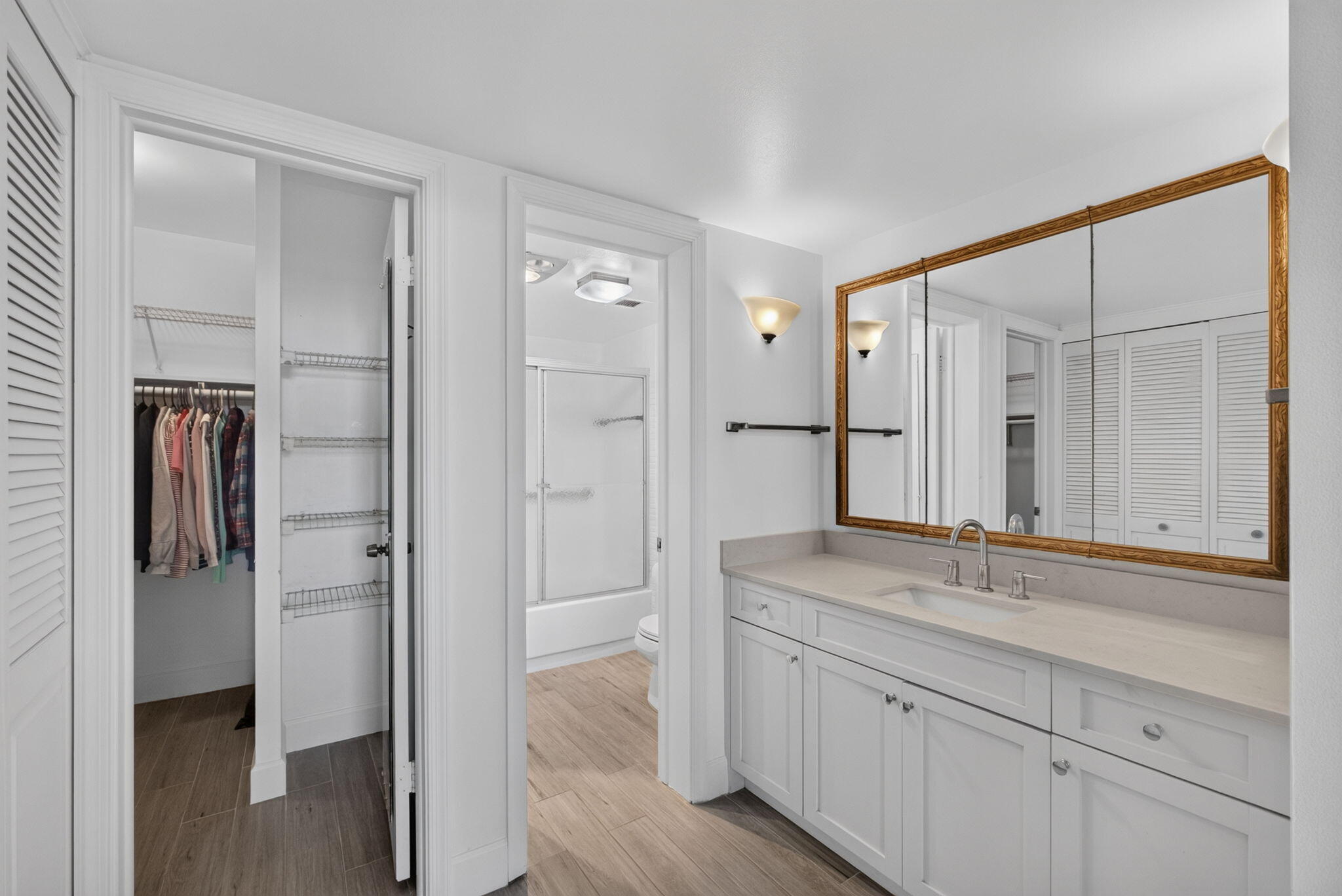 LAKE HARBOUR TOWERS CONDO - Residential