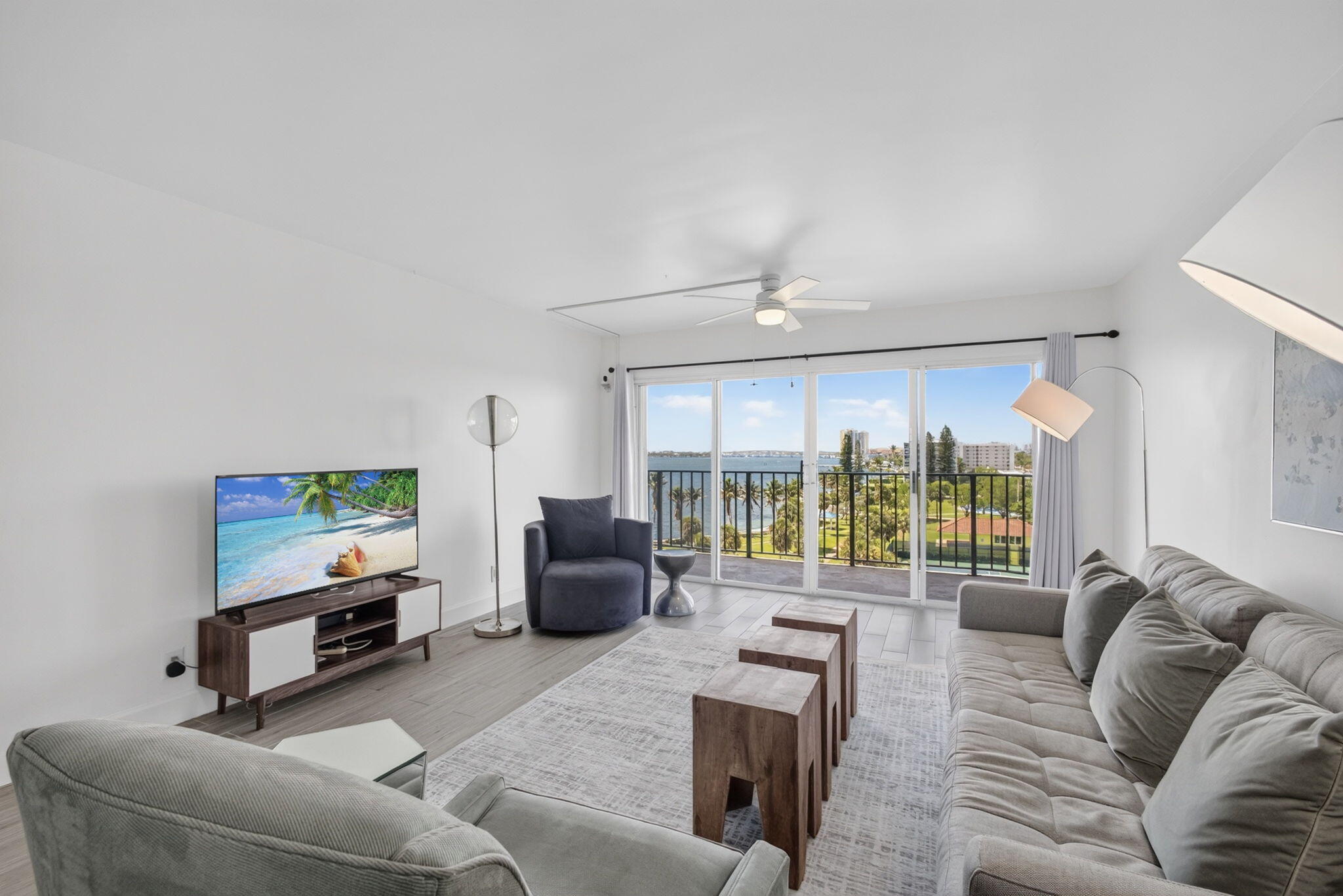 LAKE HARBOUR TOWERS CONDO - Residential