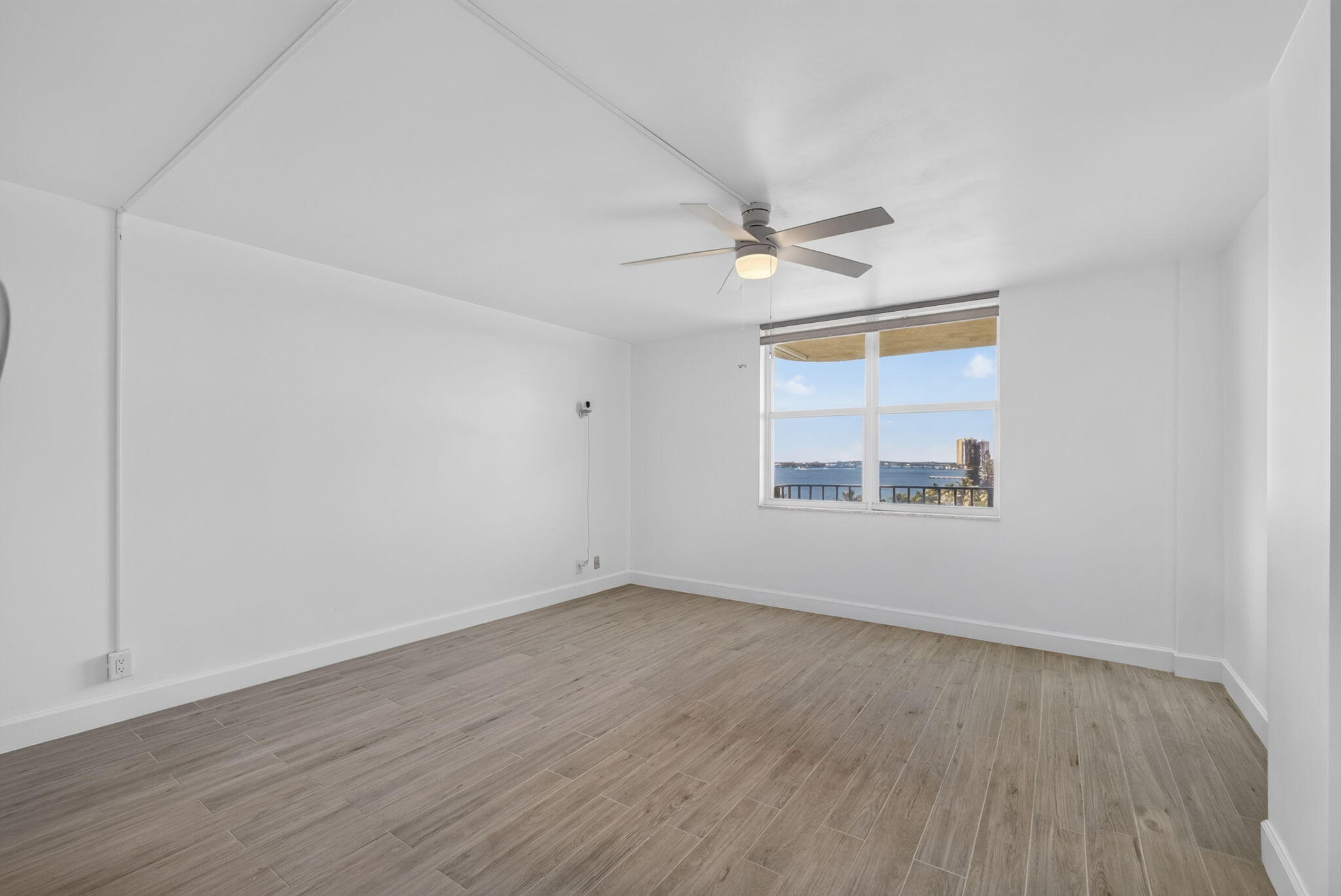 LAKE HARBOUR TOWERS CONDO - Residential