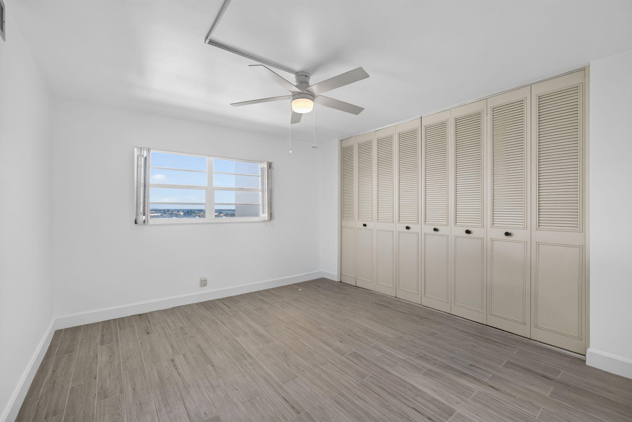 LAKE HARBOUR TOWERS CONDO - Residential