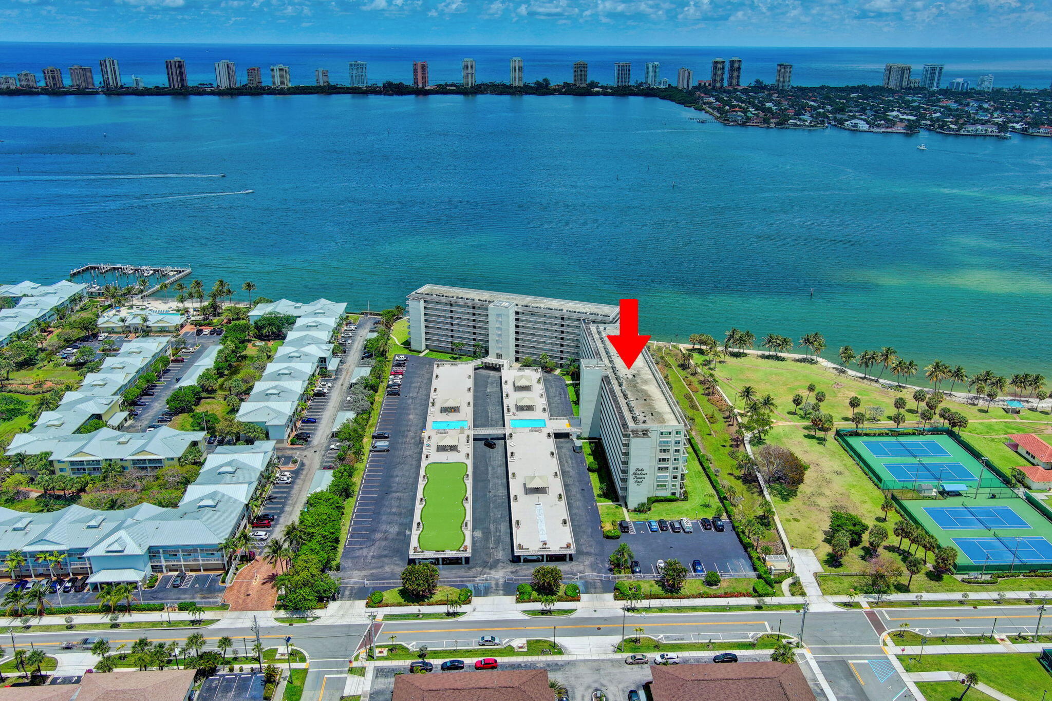 LAKE HARBOUR TOWERS CONDO - Residential