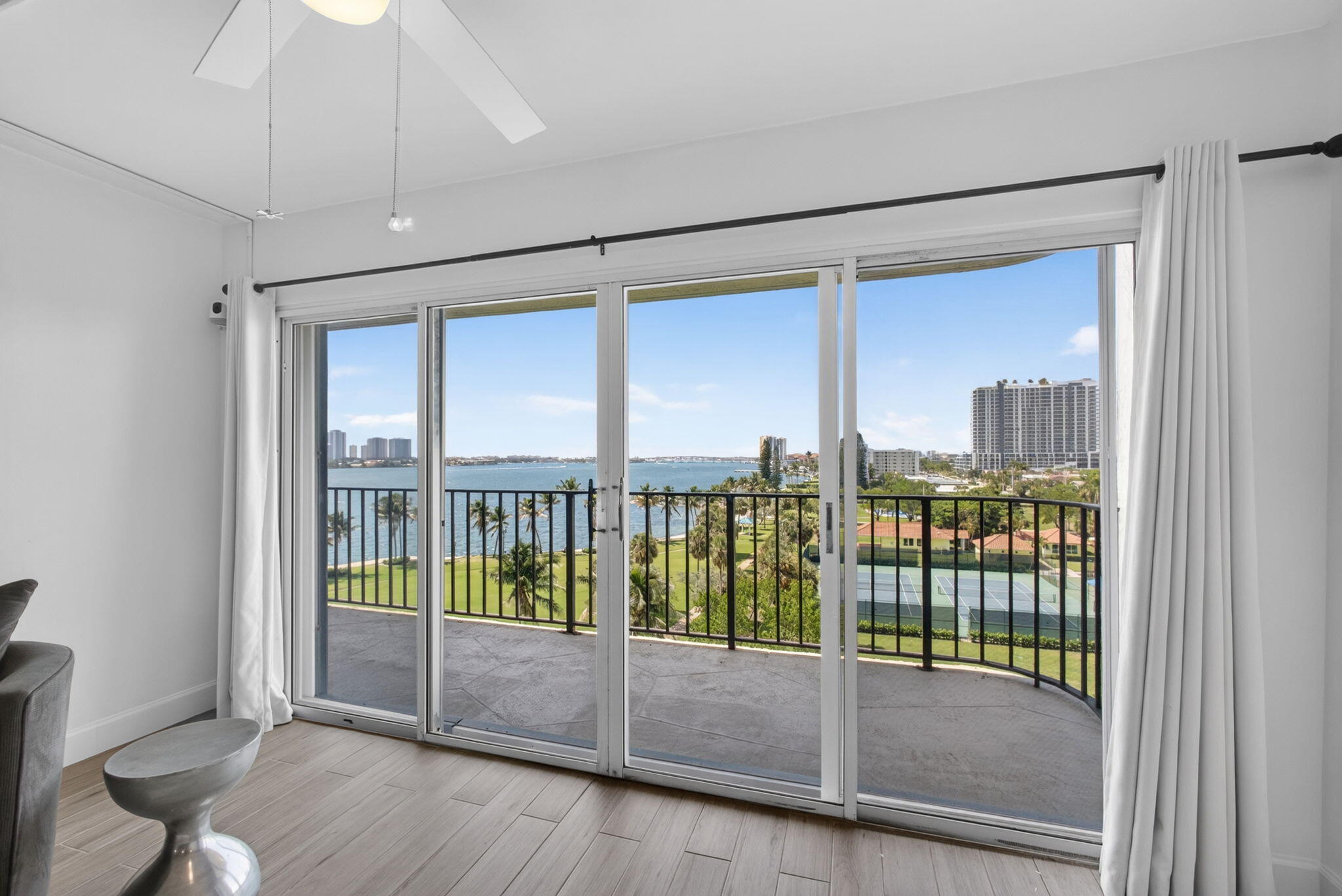 LAKE HARBOUR TOWERS CONDO - Residential