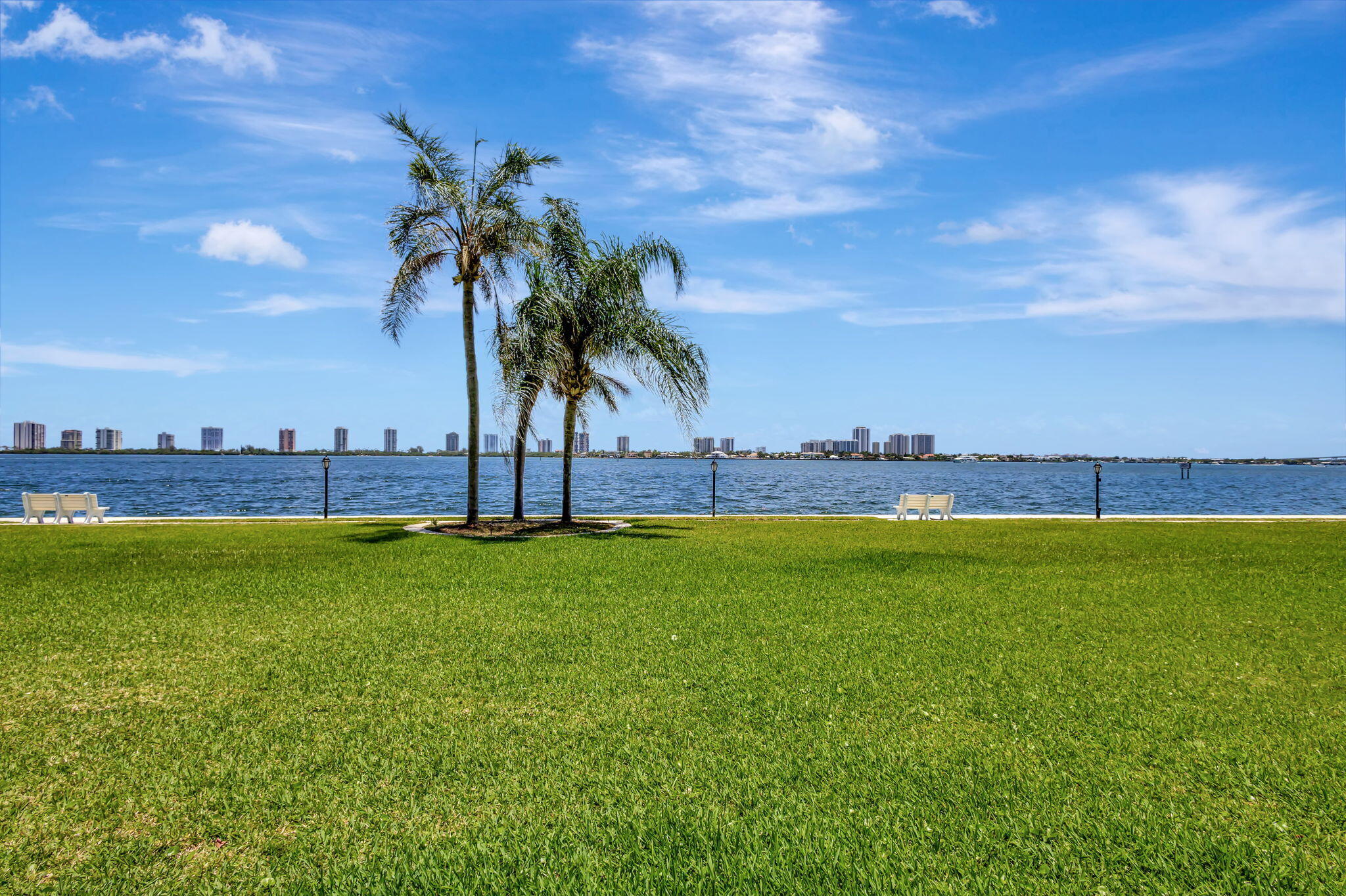 LAKE HARBOUR TOWERS CONDO - Residential