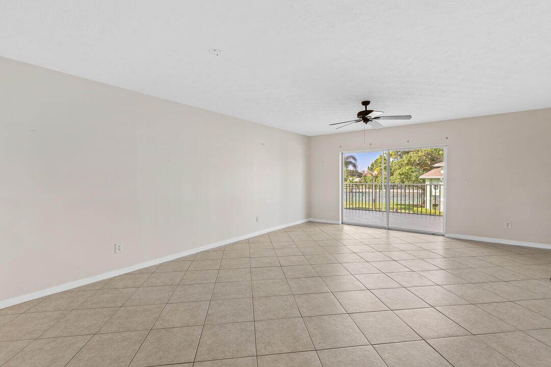 MEADOWS OF PORT ST LUCIE BUILDINGS D-R - Residential