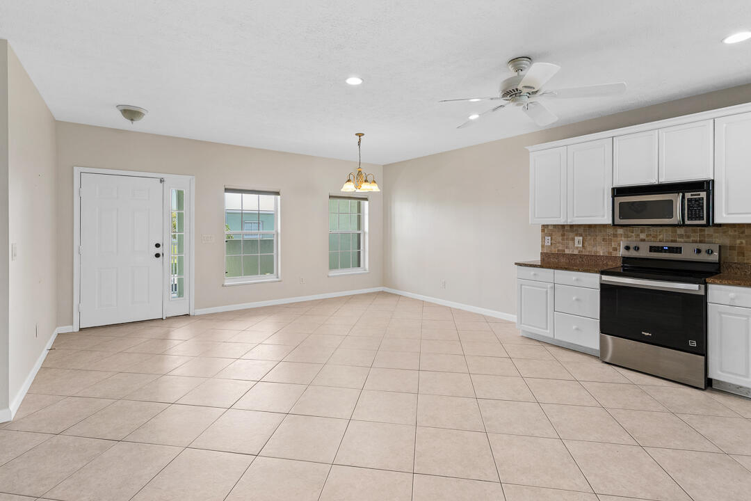 MEADOWS OF PORT ST LUCIE BUILDINGS D-R - Residential