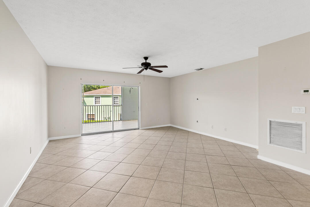 MEADOWS OF PORT ST LUCIE BUILDINGS D-R - Residential