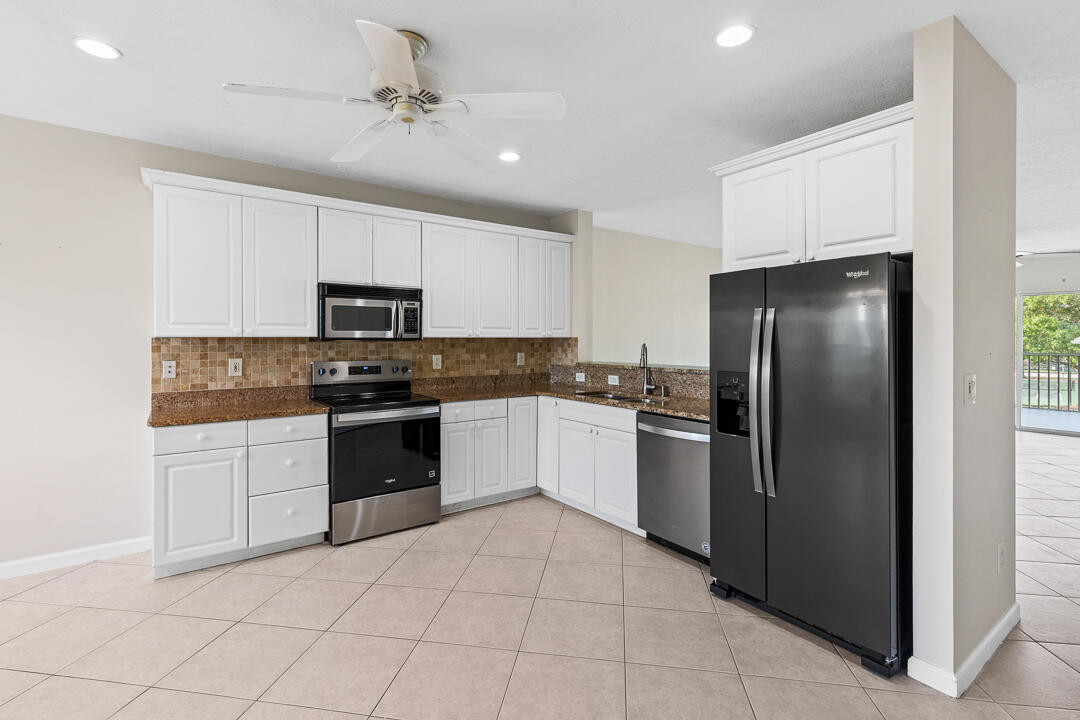MEADOWS OF PORT ST LUCIE BUILDINGS D-R - Residential