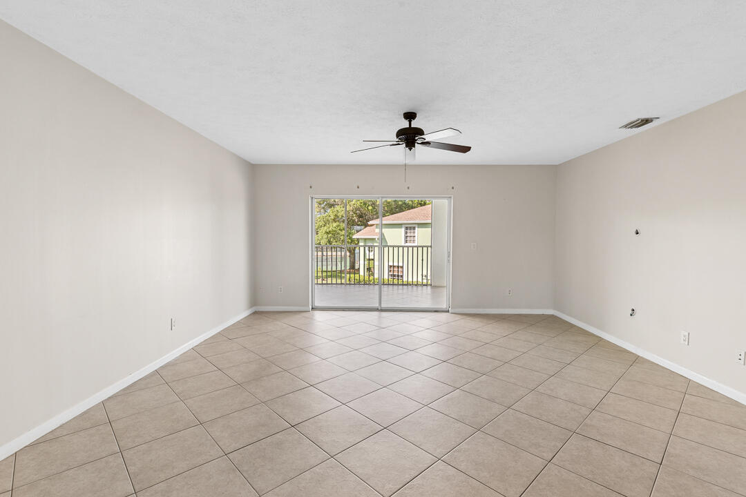 MEADOWS OF PORT ST LUCIE BUILDINGS D-R - Residential