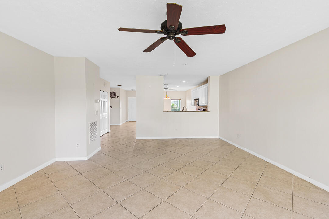 MEADOWS OF PORT ST LUCIE BUILDINGS D-R - Residential