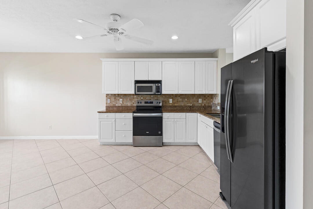 MEADOWS OF PORT ST LUCIE BUILDINGS D-R - Residential