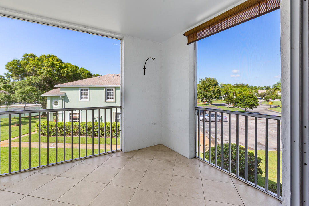 MEADOWS OF PORT ST LUCIE BUILDINGS D-R - Residential