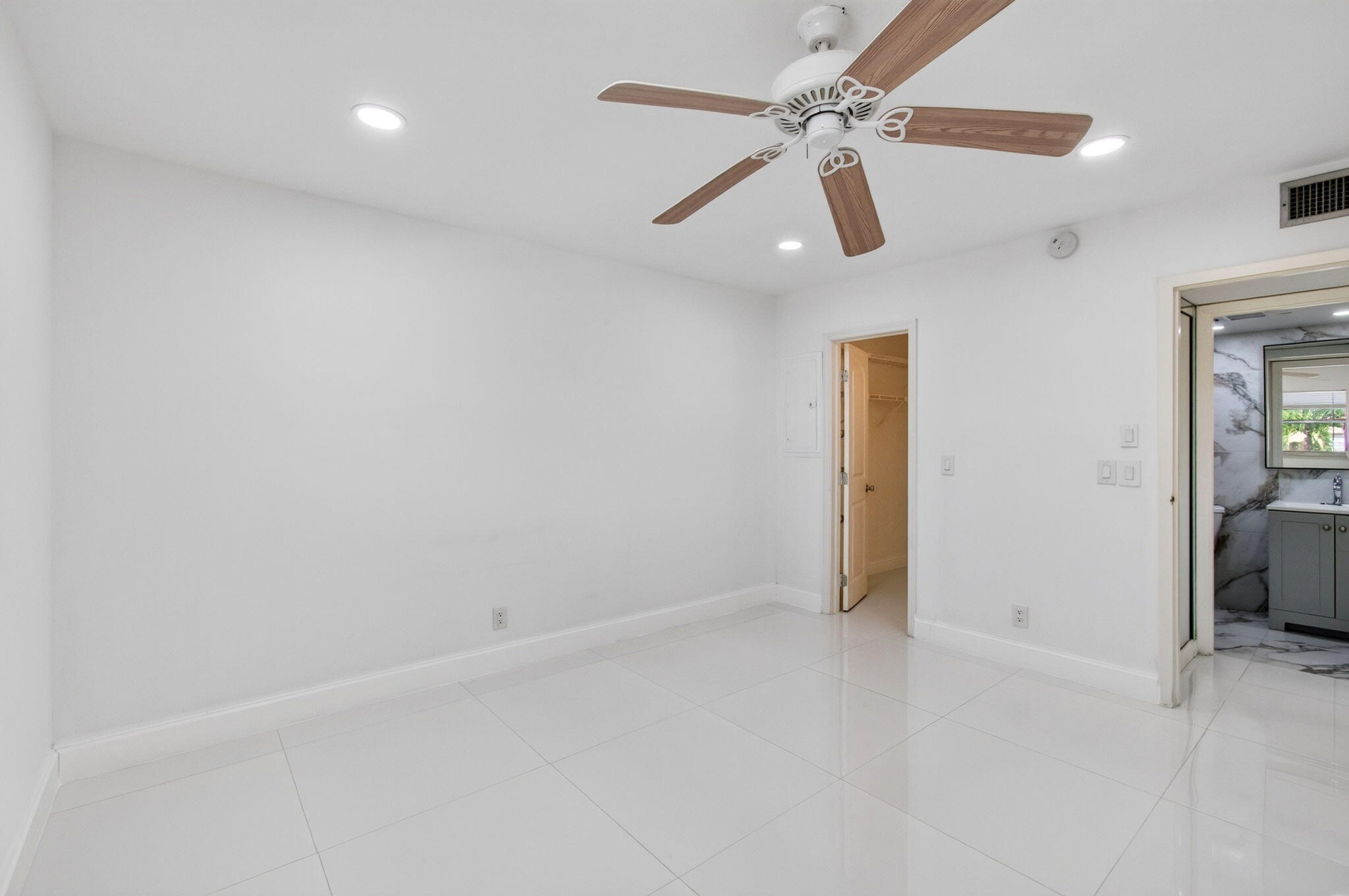 KINGS POINT - Residential