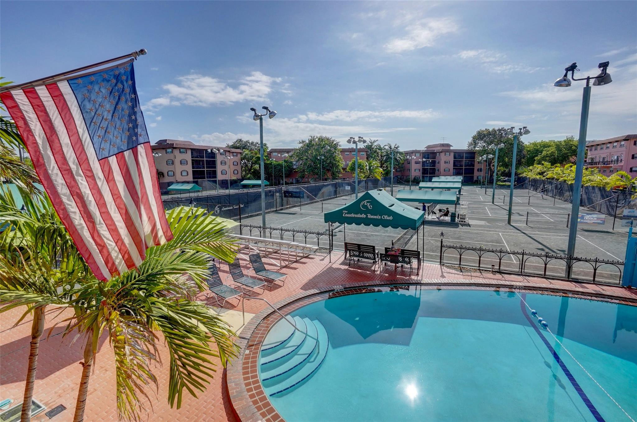 TENNIS CLUB LENGLEN CONDO - Residential
