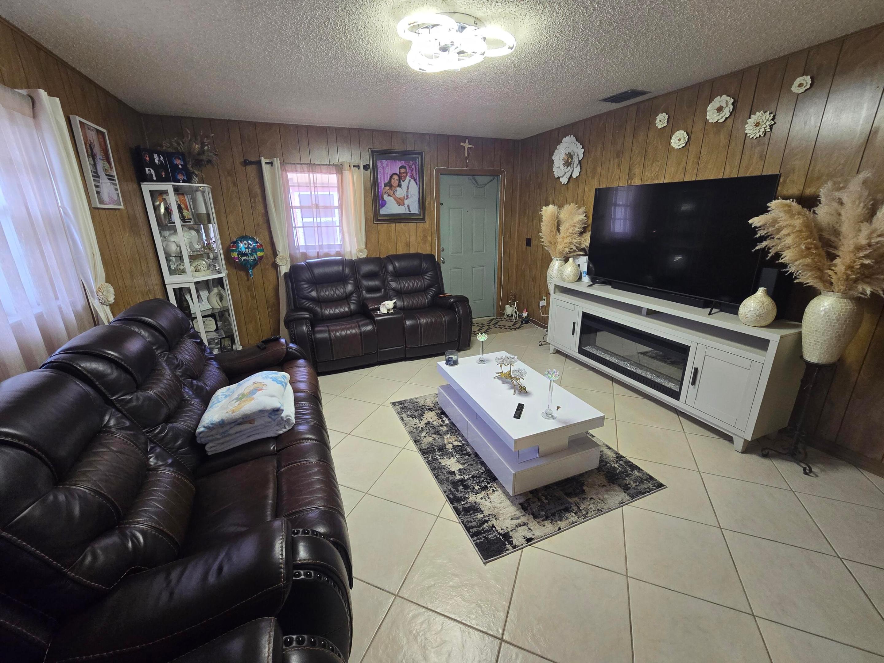 BUNKER HILL ADD 2 TO WPB - Residential Income