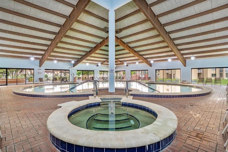 SUNRISE LAKES - Residential