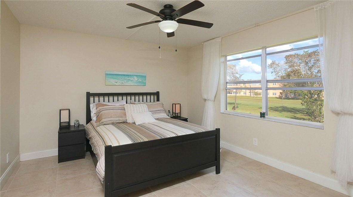 SUNRISE LAKES - Residential