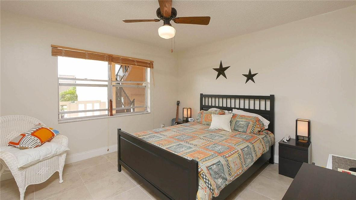 SUNRISE LAKES - Residential