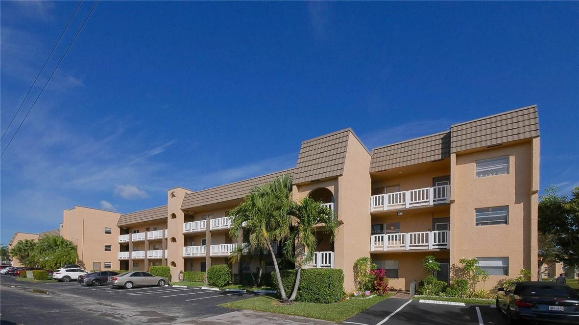 SUNRISE LAKES - Residential