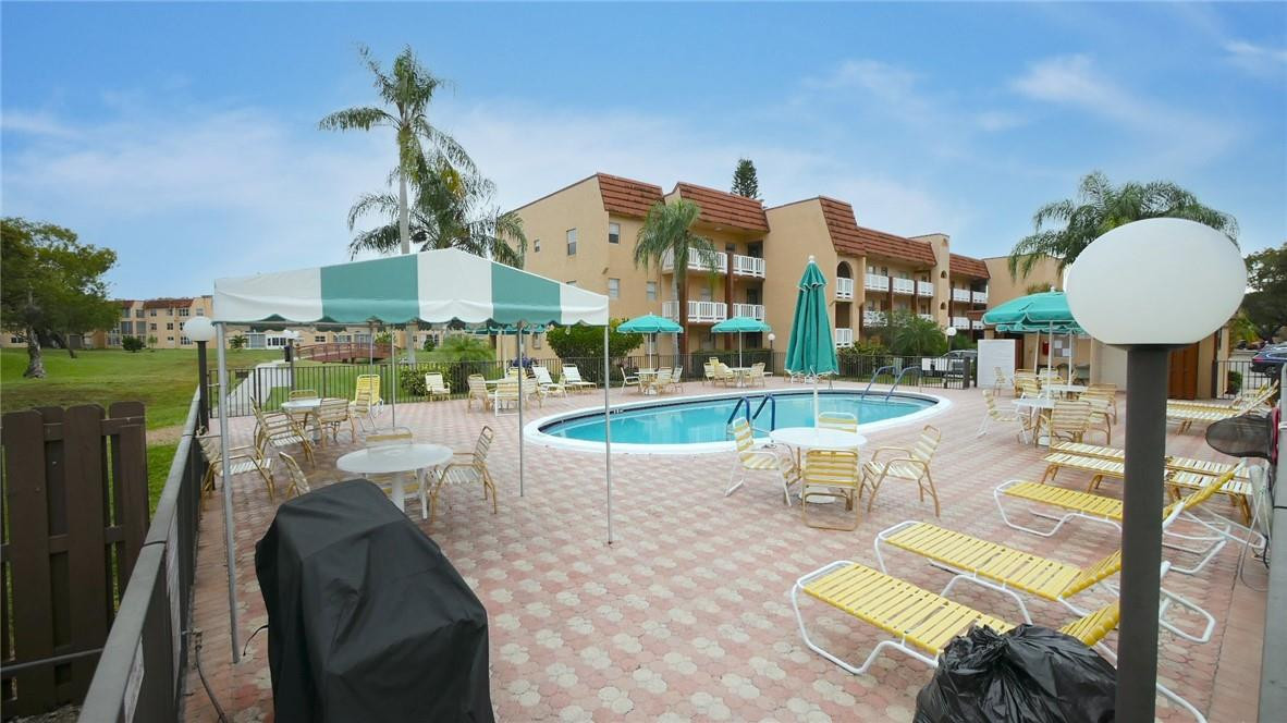SUNRISE LAKES - Residential