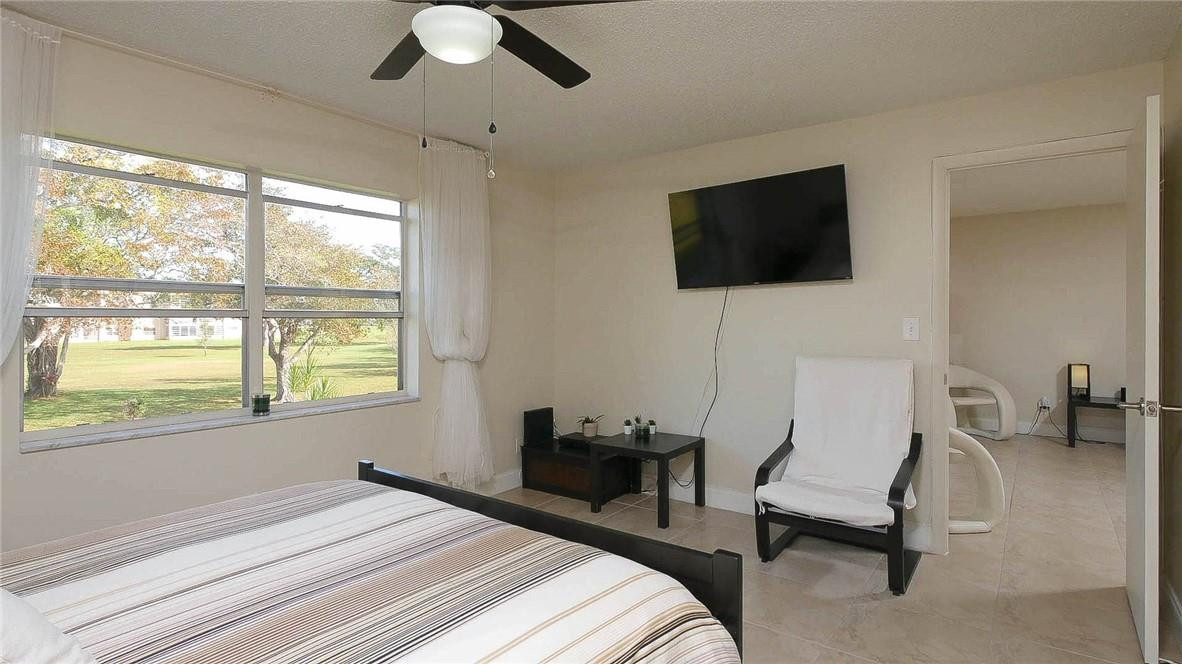 SUNRISE LAKES - Residential