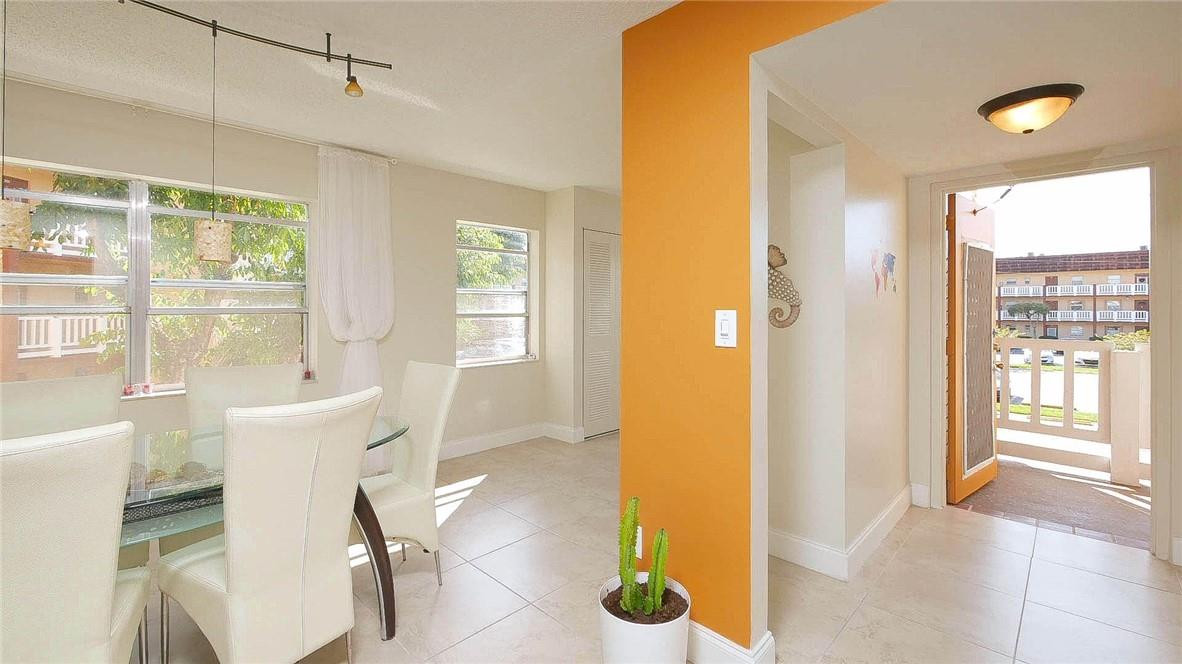 SUNRISE LAKES - Residential