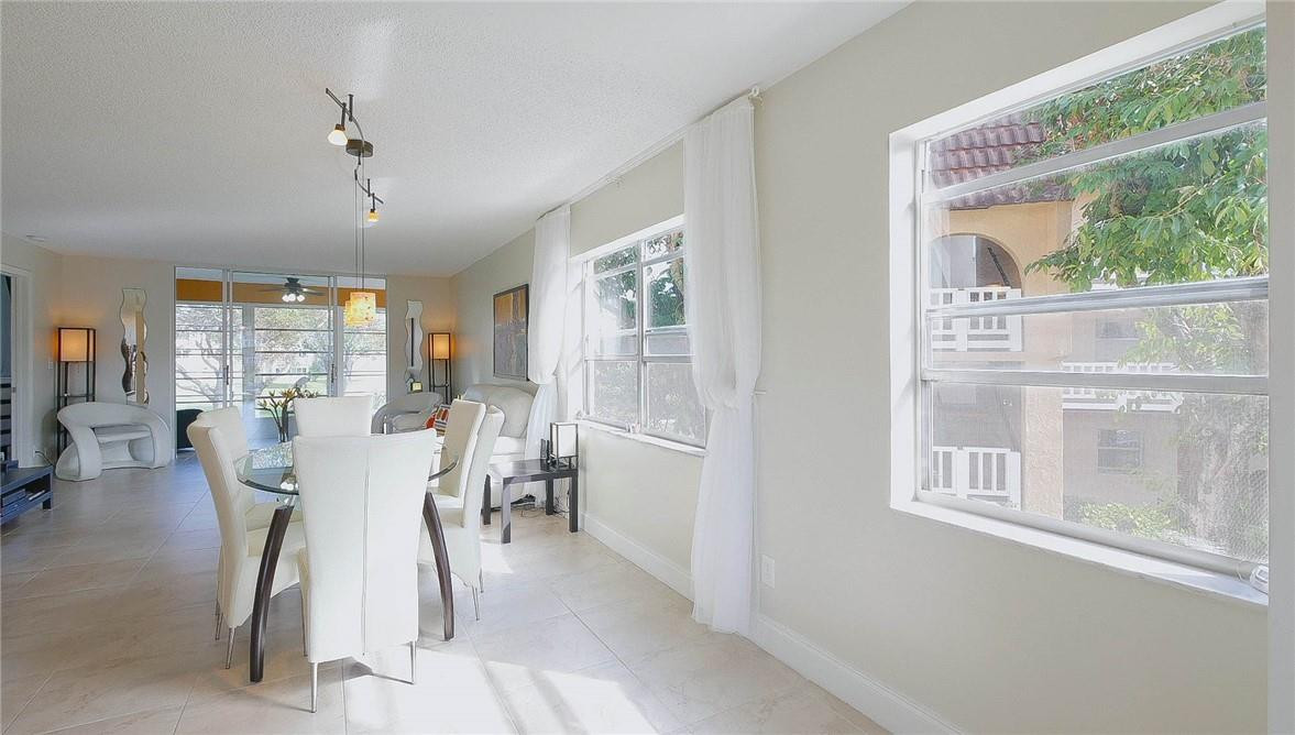 SUNRISE LAKES - Residential