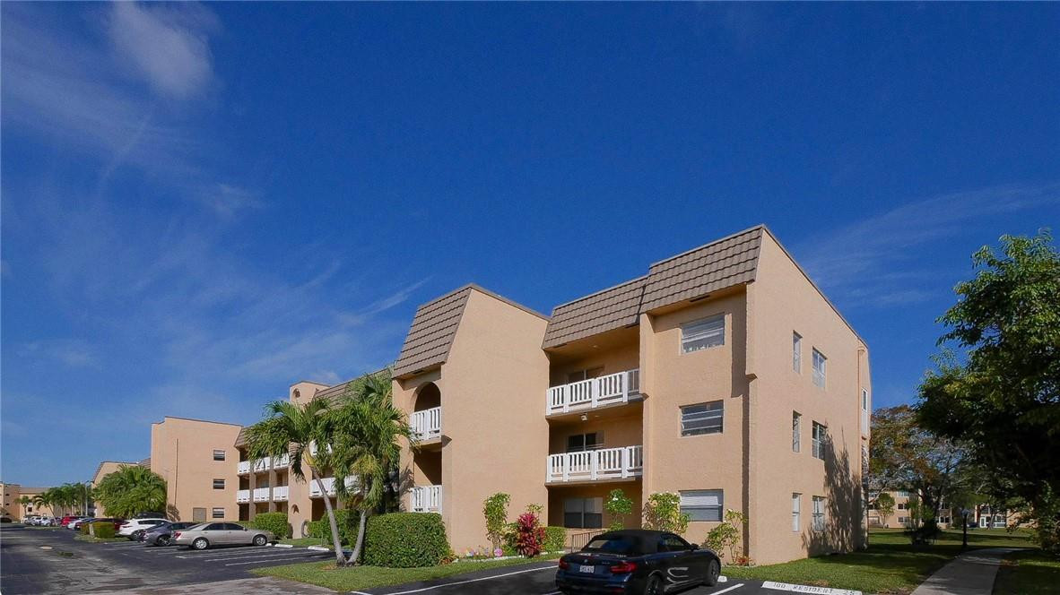SUNRISE LAKES - Residential