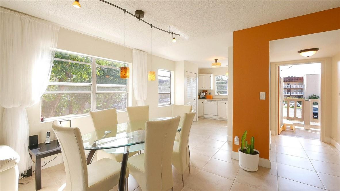 SUNRISE LAKES - Residential