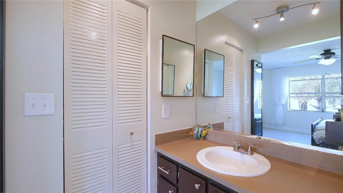 SUNRISE LAKES - Residential