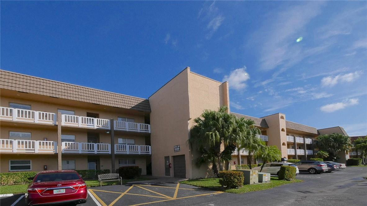 SUNRISE LAKES - Residential