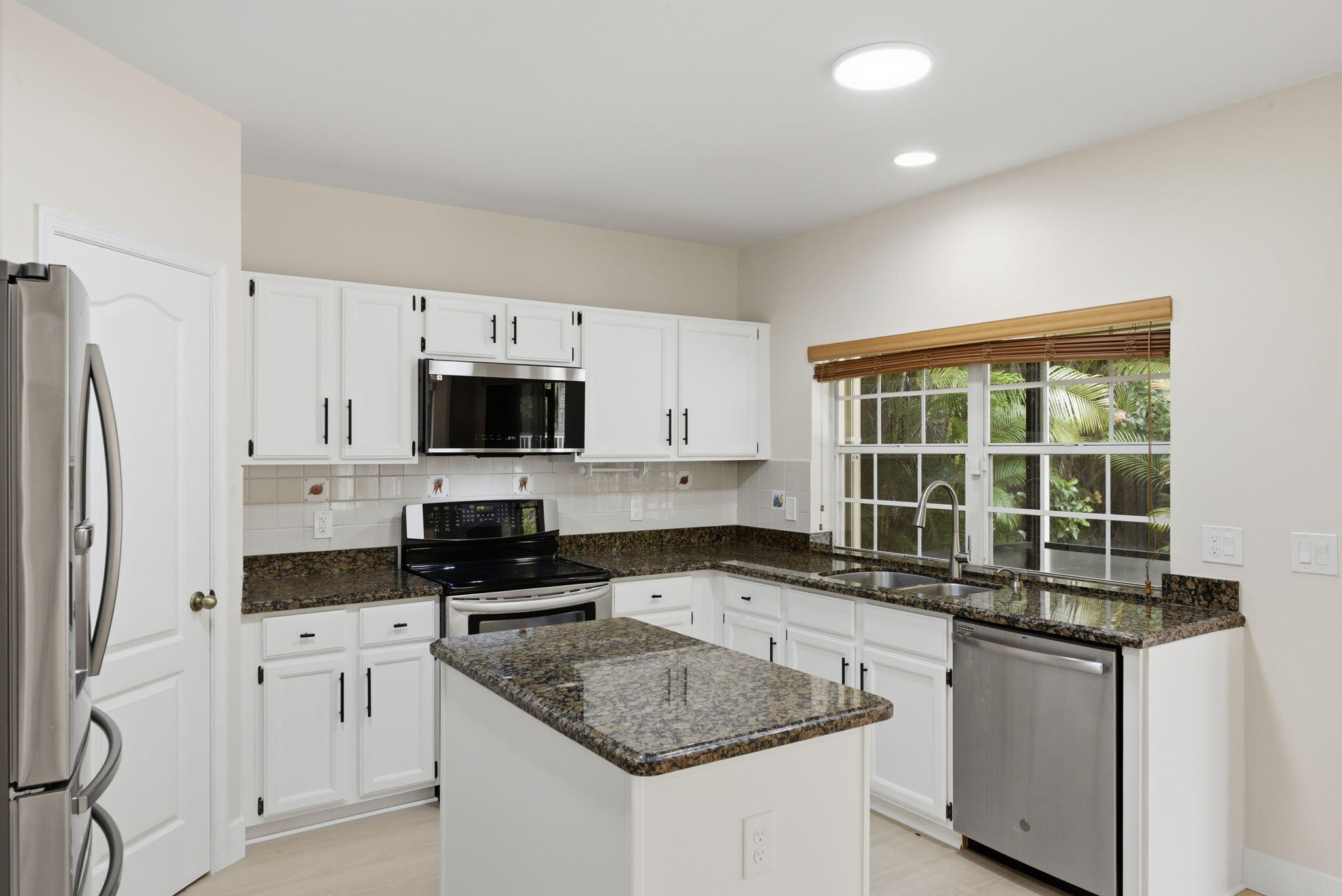 WOODSIDE ESTATES - Residential