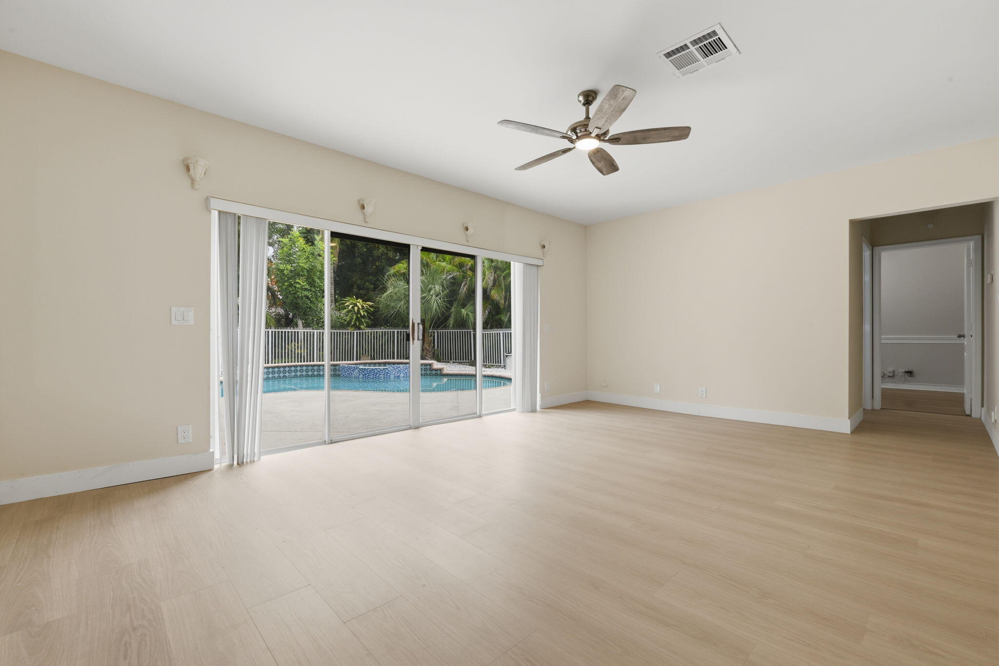 WOODSIDE ESTATES - Residential