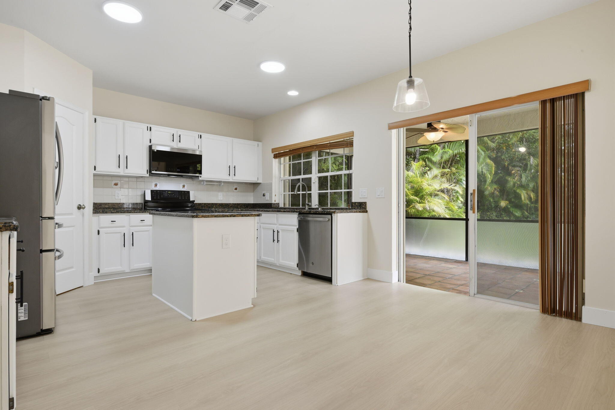 WOODSIDE ESTATES - Residential