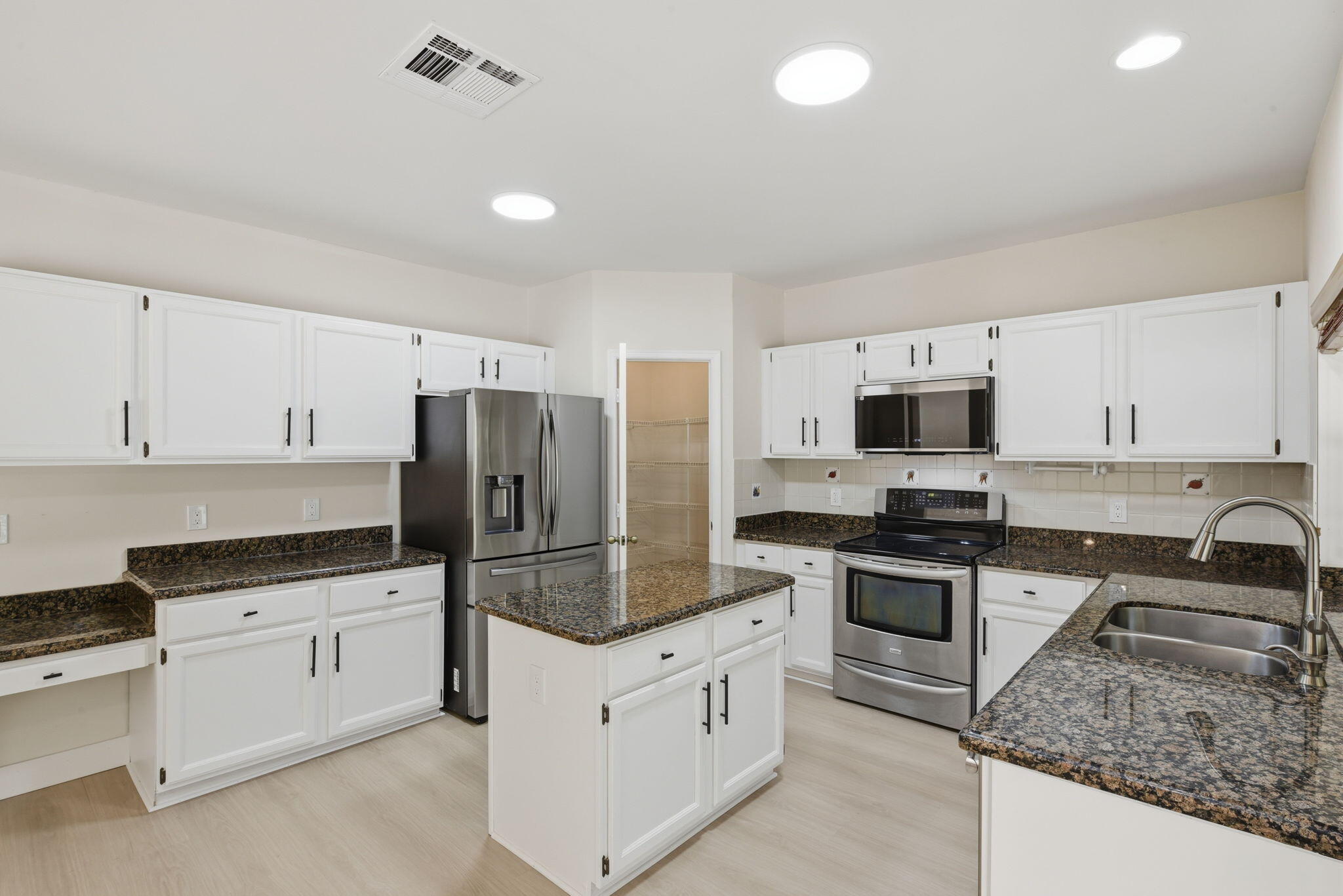 WOODSIDE ESTATES - Residential