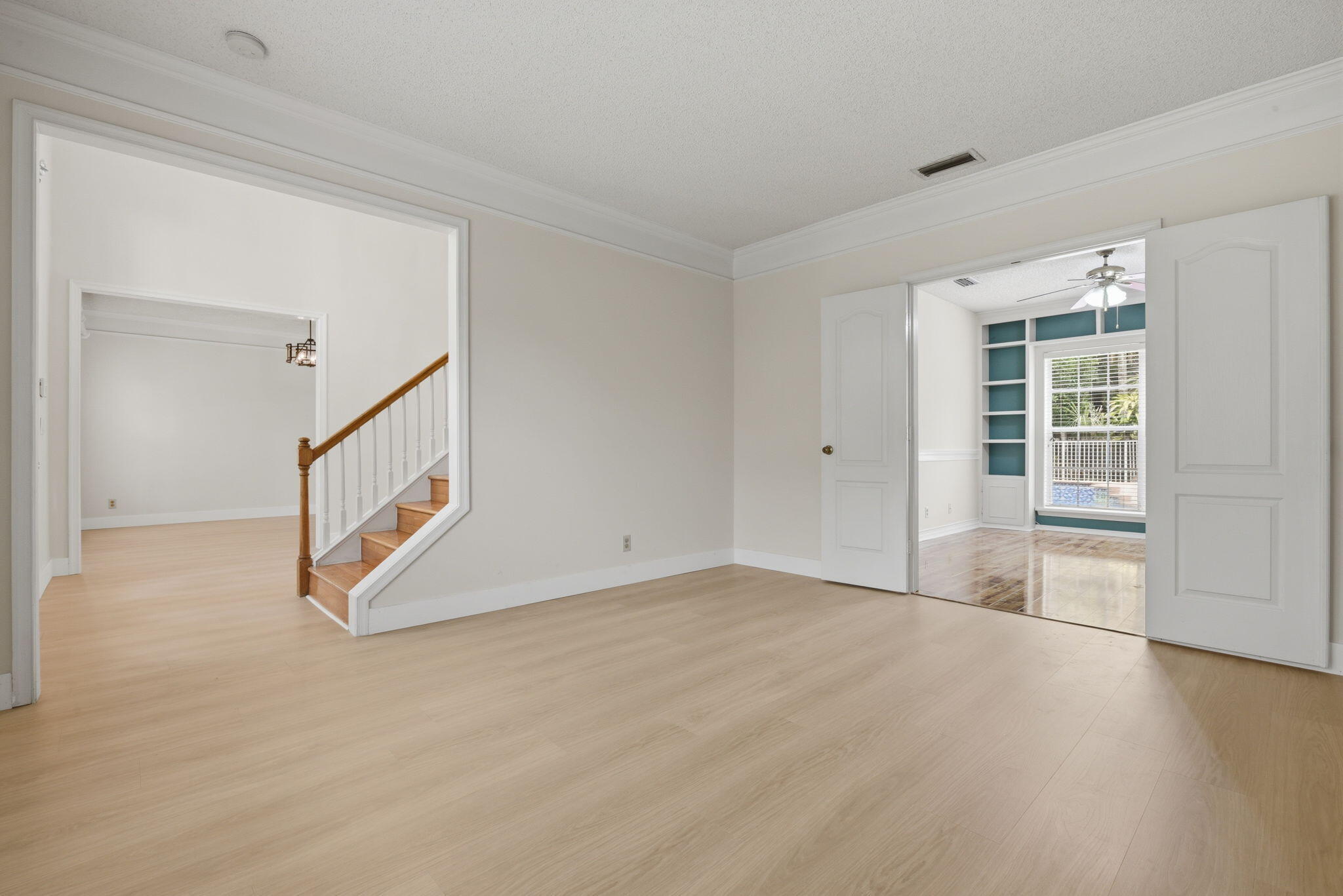 WOODSIDE ESTATES - Residential