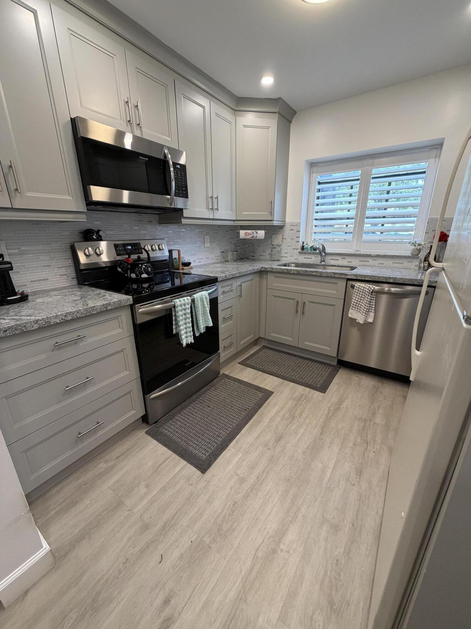 BEAUTIFUL 3 BEDROOM, 2.5 BATH TOWNHOUSE LOCATED IN TOWNSHIP WITH RESORT LIFESTYLE AMENITES, SELLER IS OFFERING $5,000.00 CREDIT TOWARD BUYERS CLOSING COSTS OR PREPAYMENT OF 6+ MONTHS OF HOA FEES, DON'T MISS THIS OPPORTUNITY.