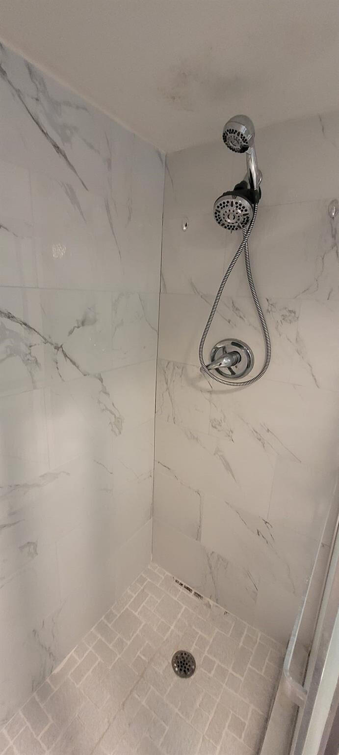 DANIANS SOUTH CONDO - Residential Lease