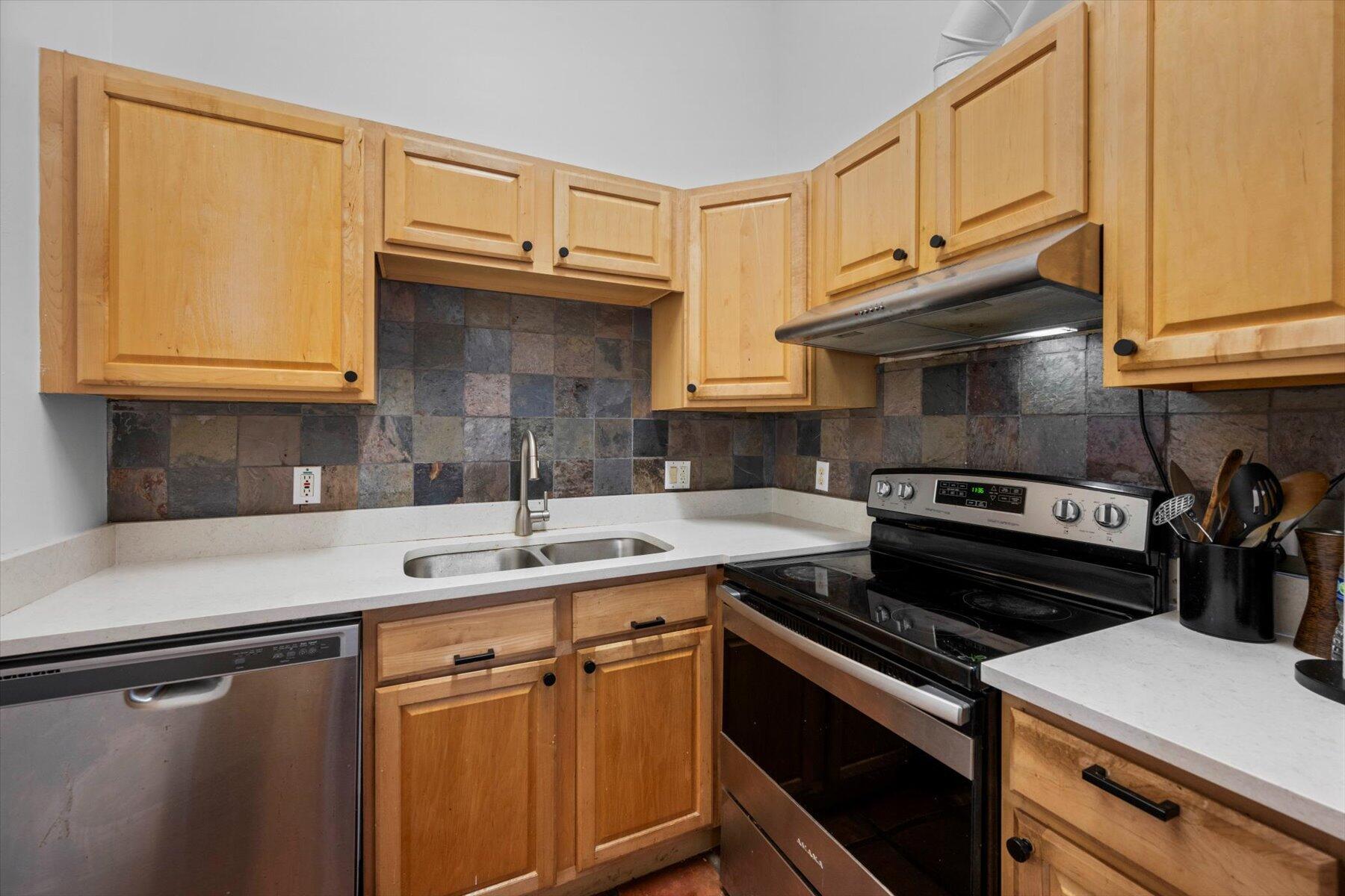 SADDLE TRAIL PARK OF WELLINGTON - Residential Lease