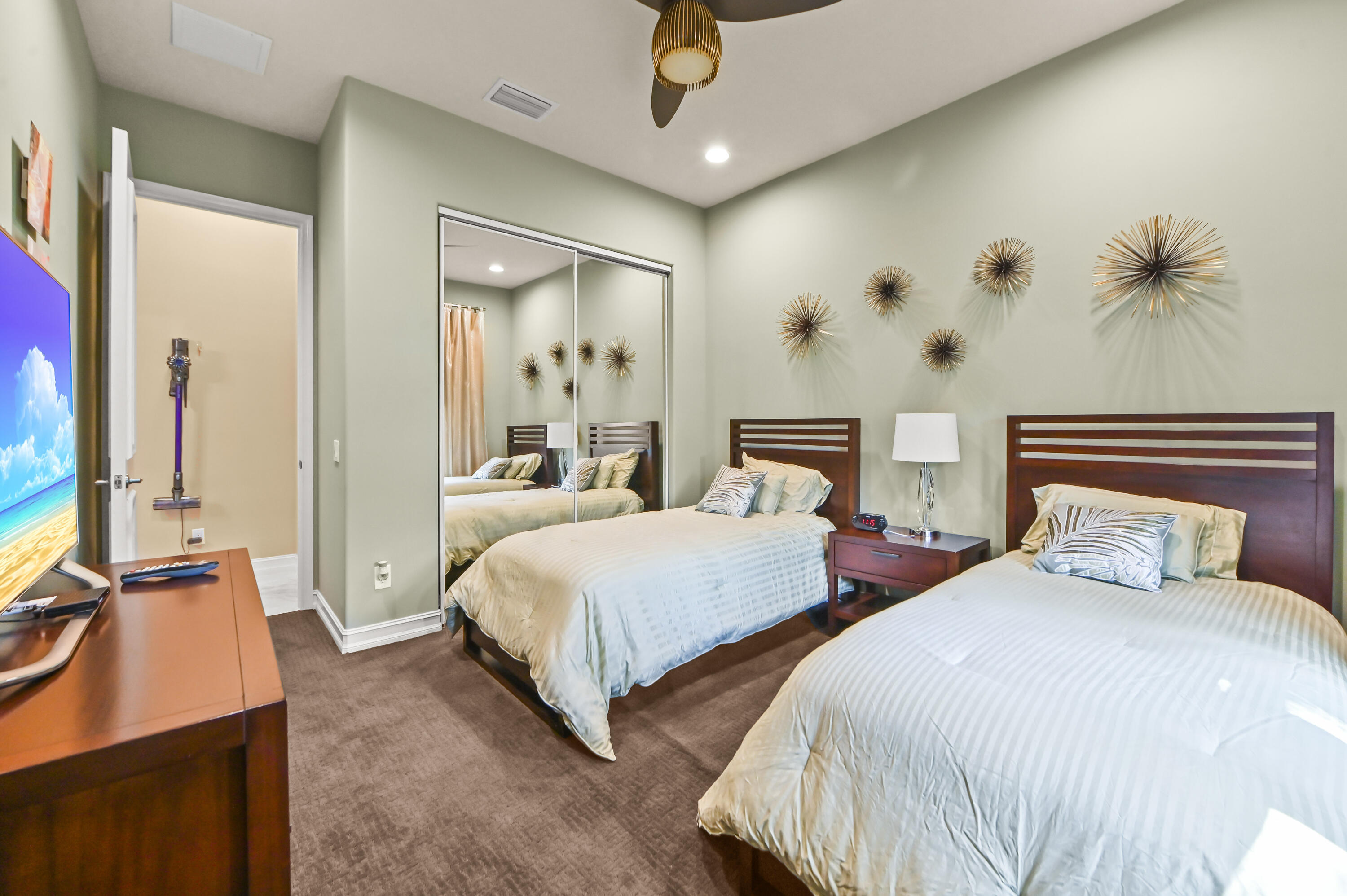 LYONS WEST - Residential