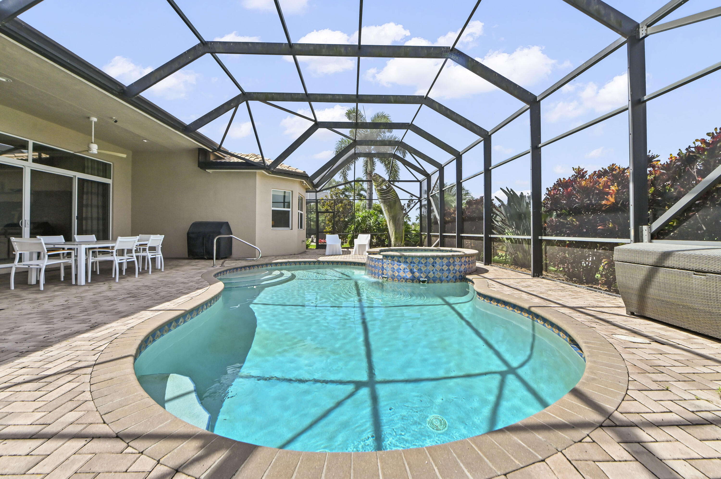 LYONS WEST - Residential