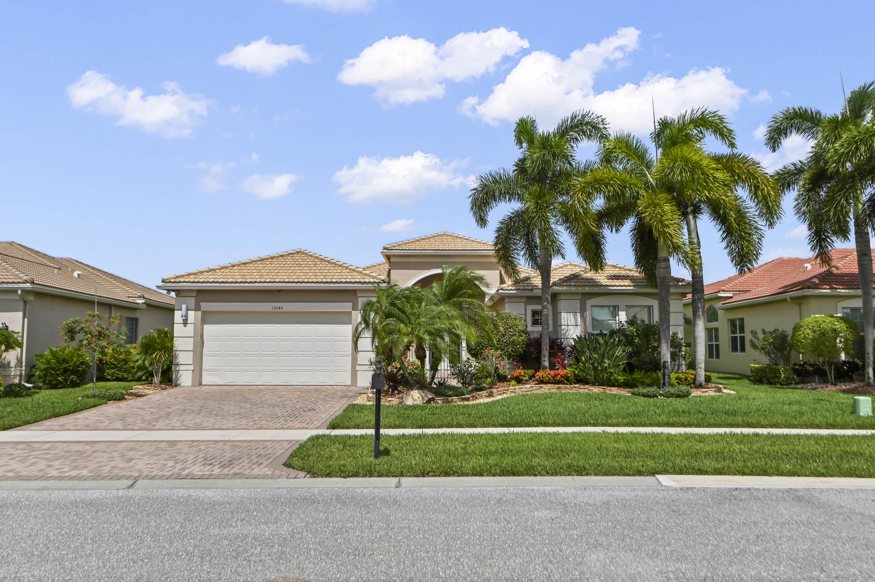 LYONS WEST - Residential