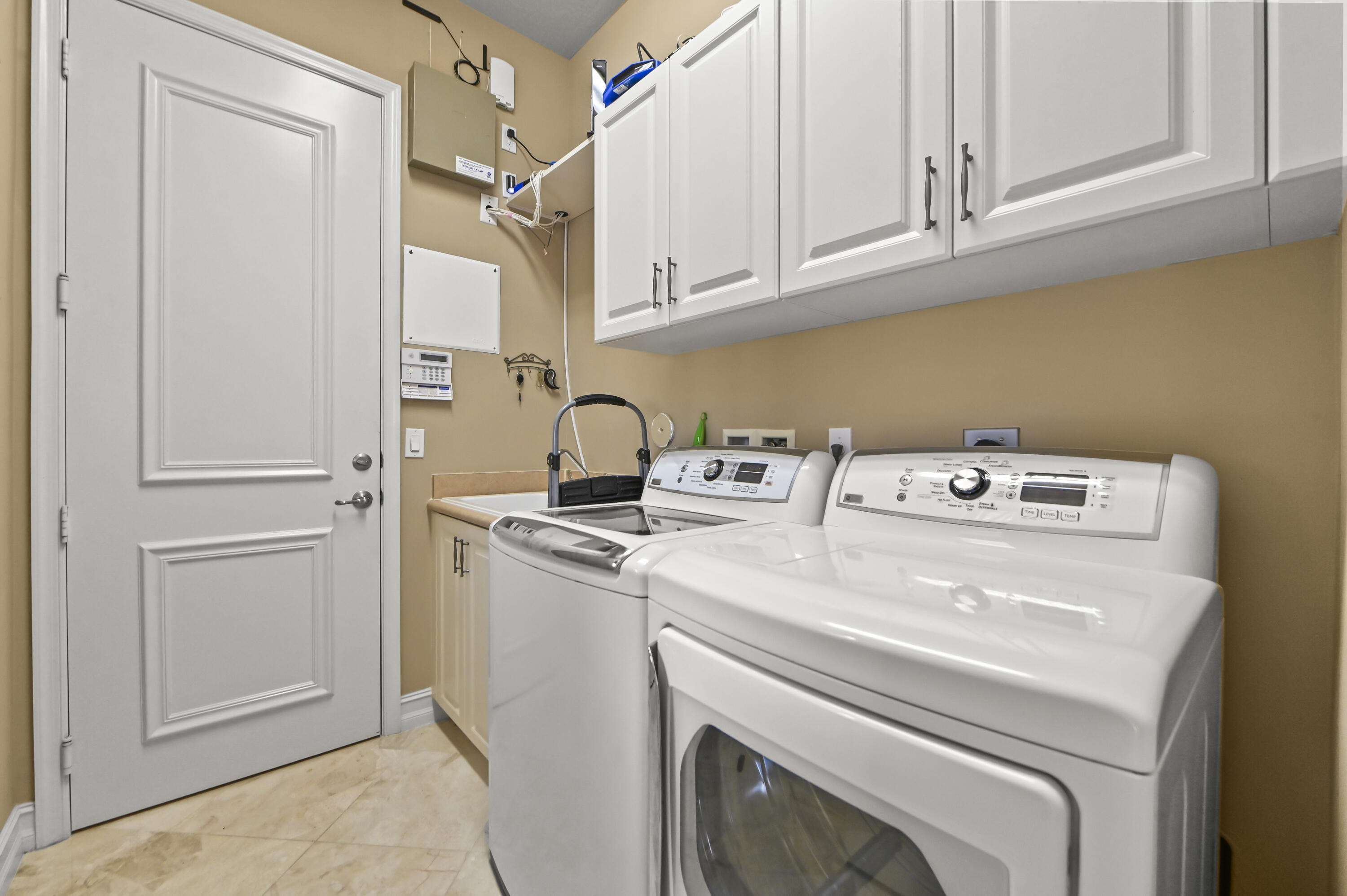 LYONS WEST - Residential