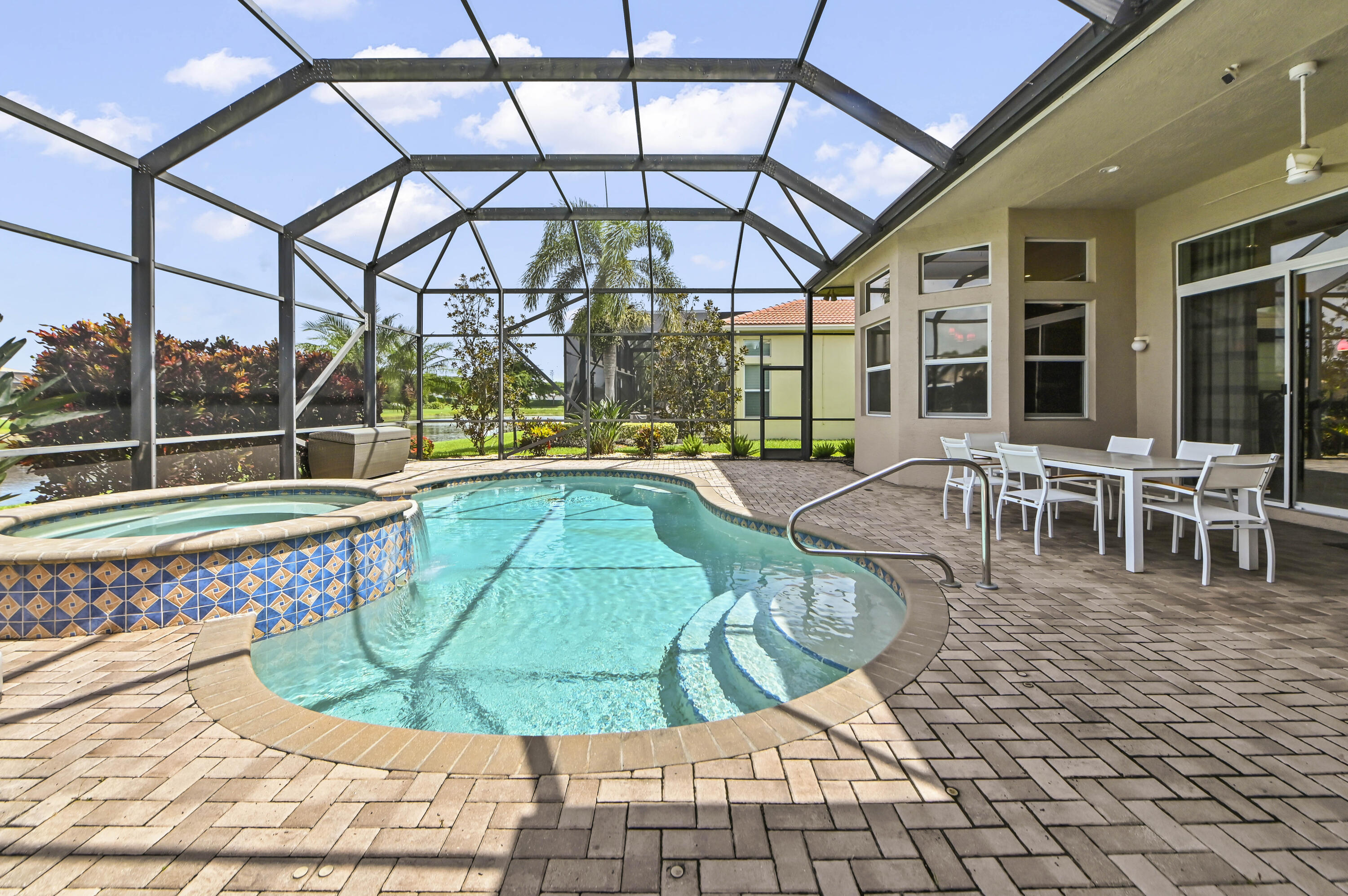 LYONS WEST - Residential