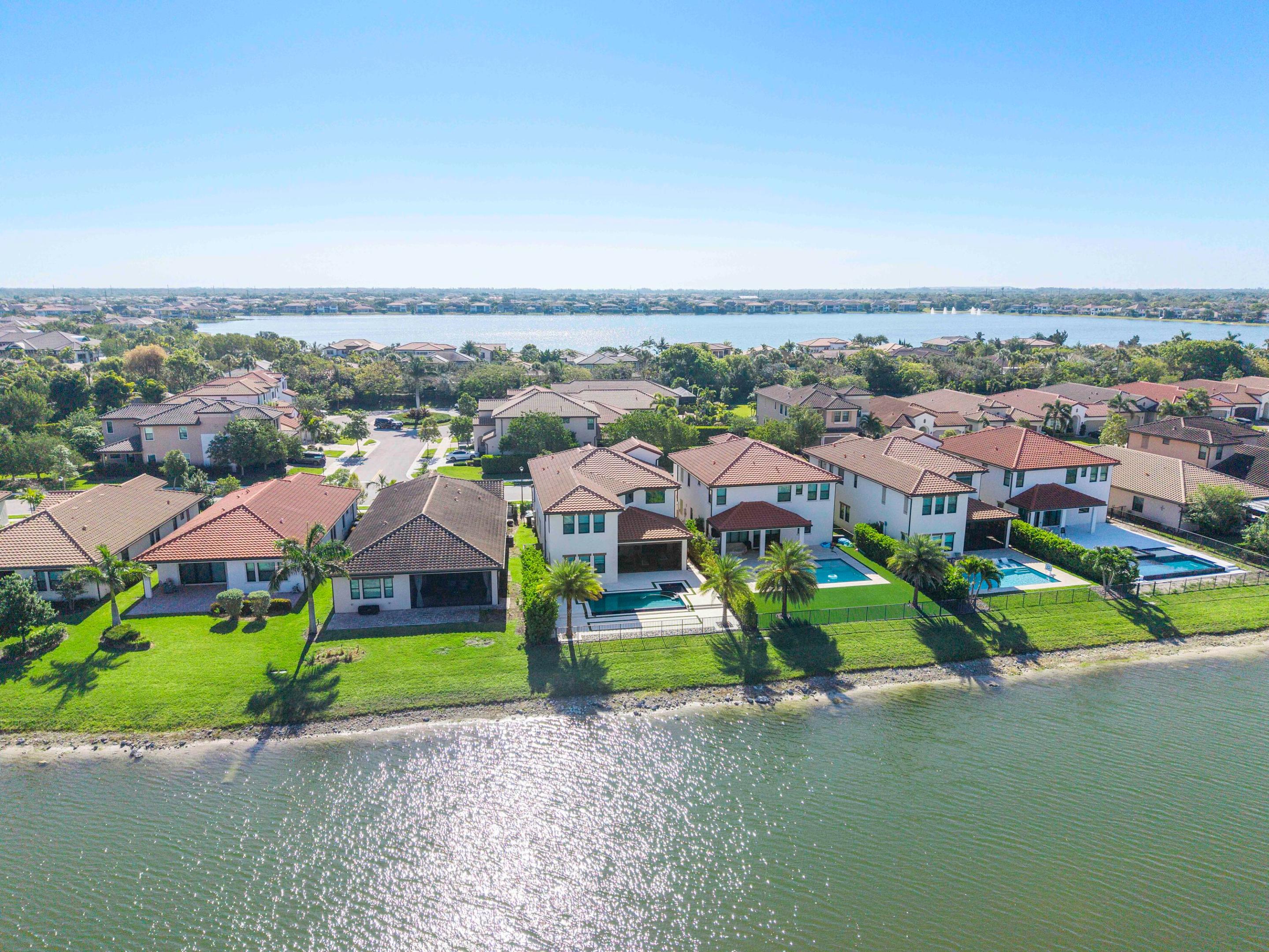 PARKLAND BAY - Residential