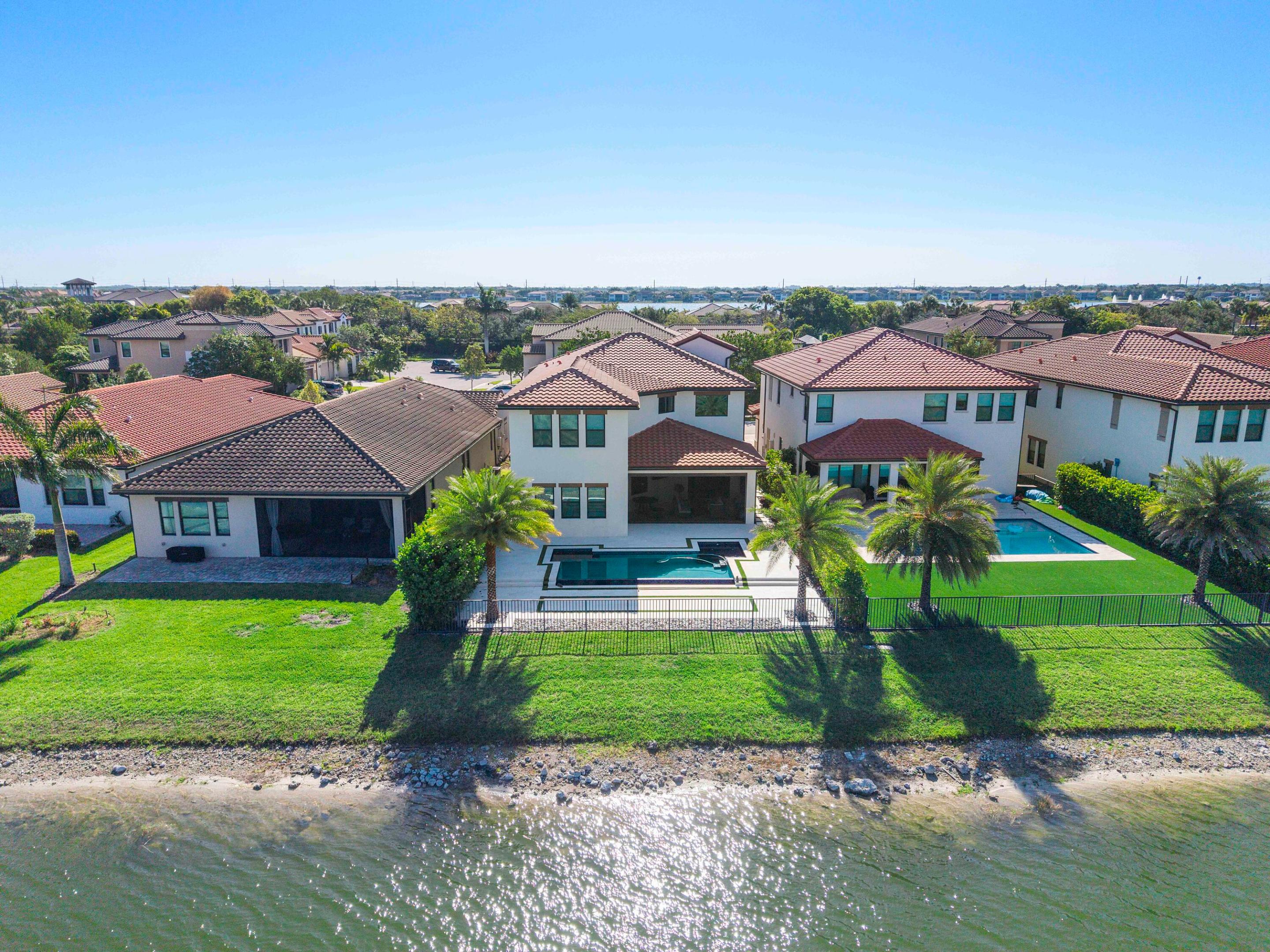 PARKLAND BAY - Residential