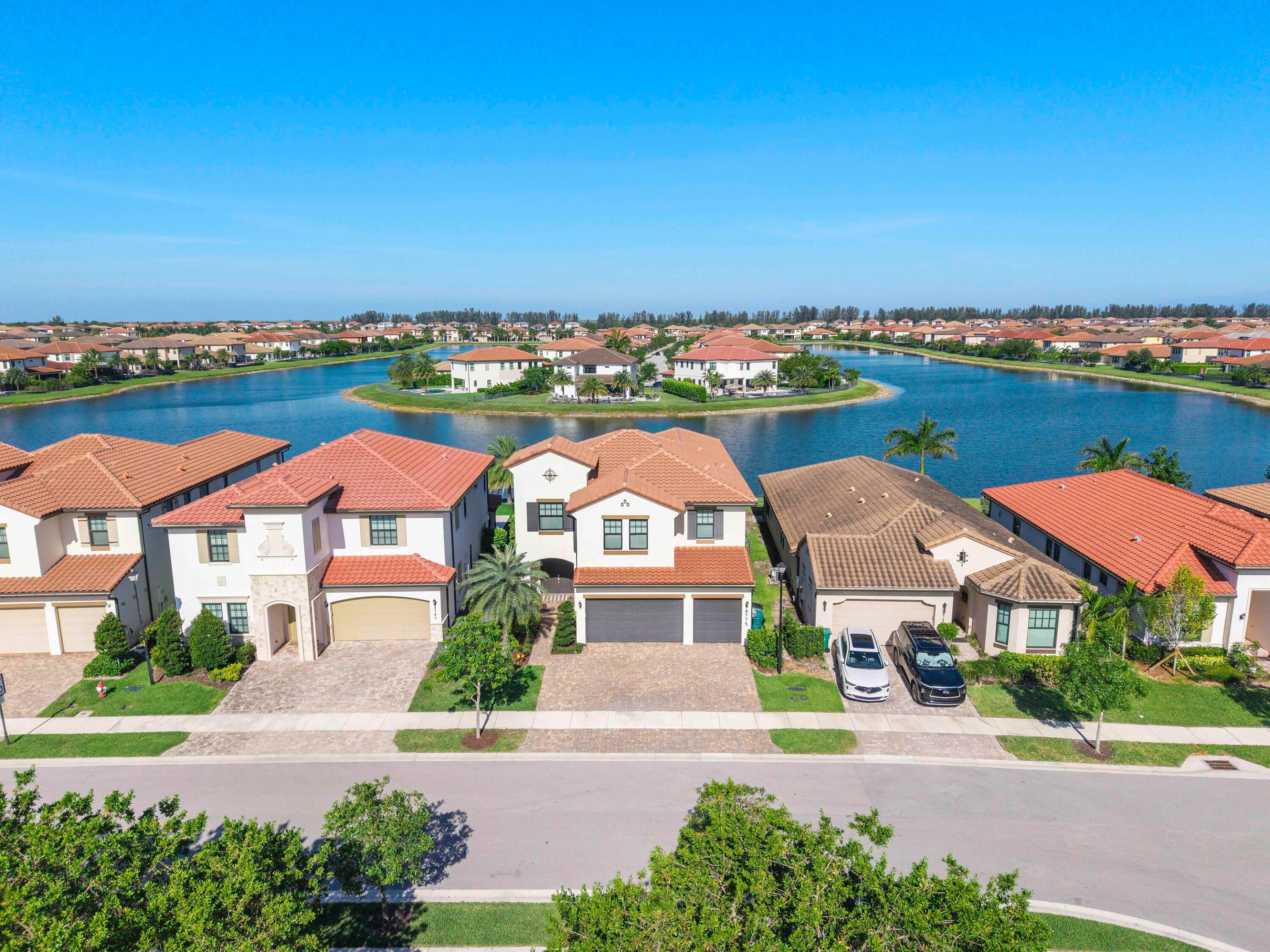 PARKLAND BAY - Residential