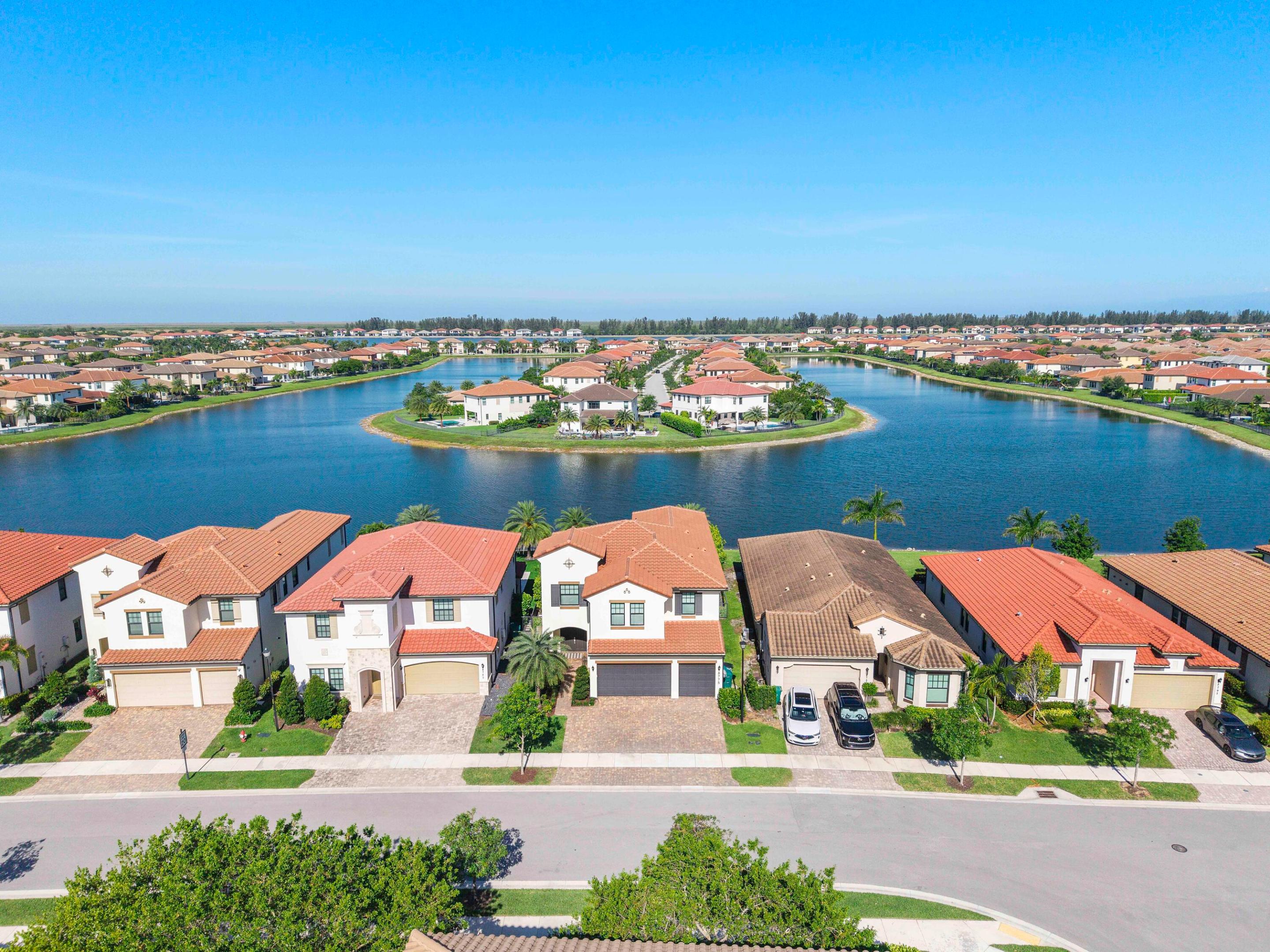 PARKLAND BAY - Residential