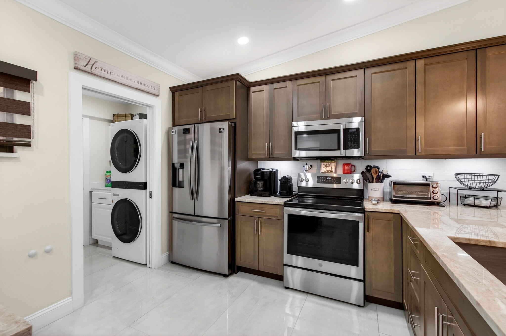 WHISPER WALK SEC E CONDO - Residential