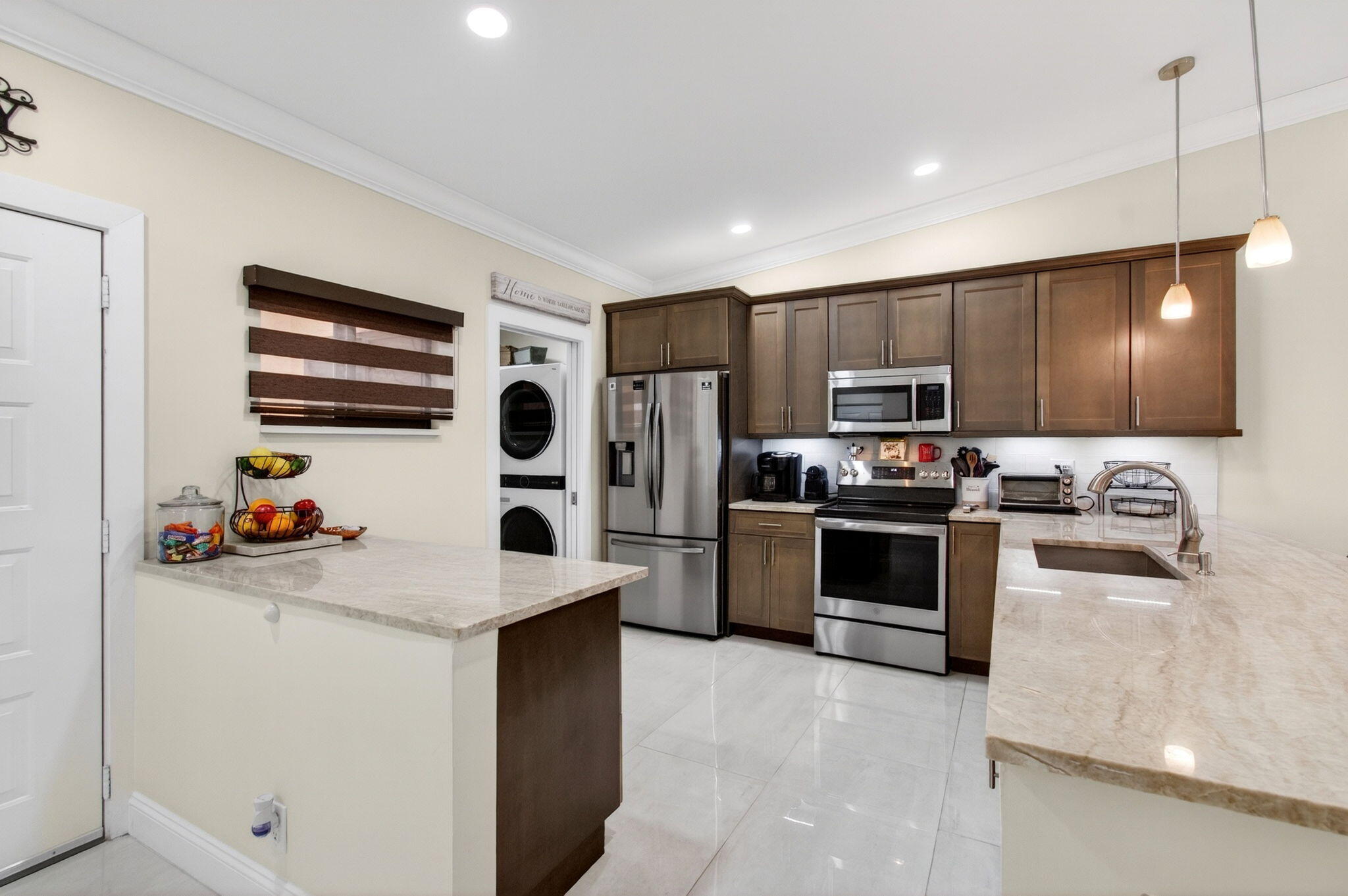 WHISPER WALK SEC E CONDO - Residential